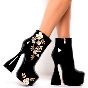 Azalea Wang 3-D Pearl & Gold Flower Black Vegan Patent Leather Chunky Pl…